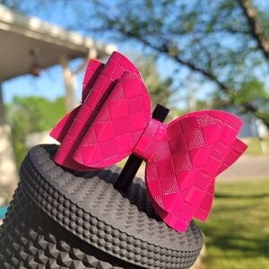 Tumbler bow straw topper